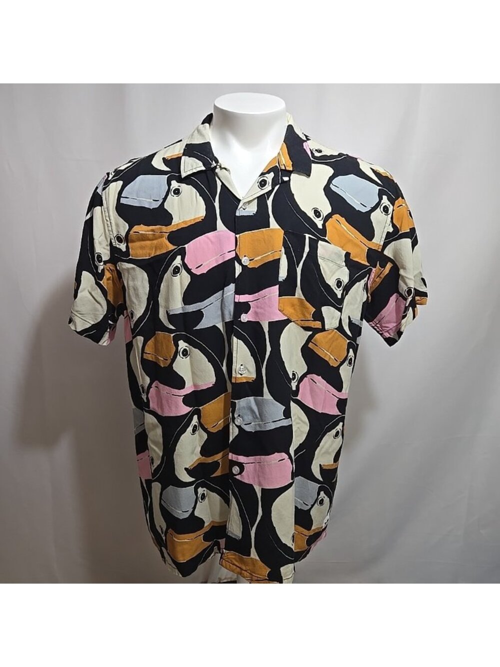 Duvin Hawaiian Camp Collar Shirt Mens Size XL Toucan Bird All Over Print Golf